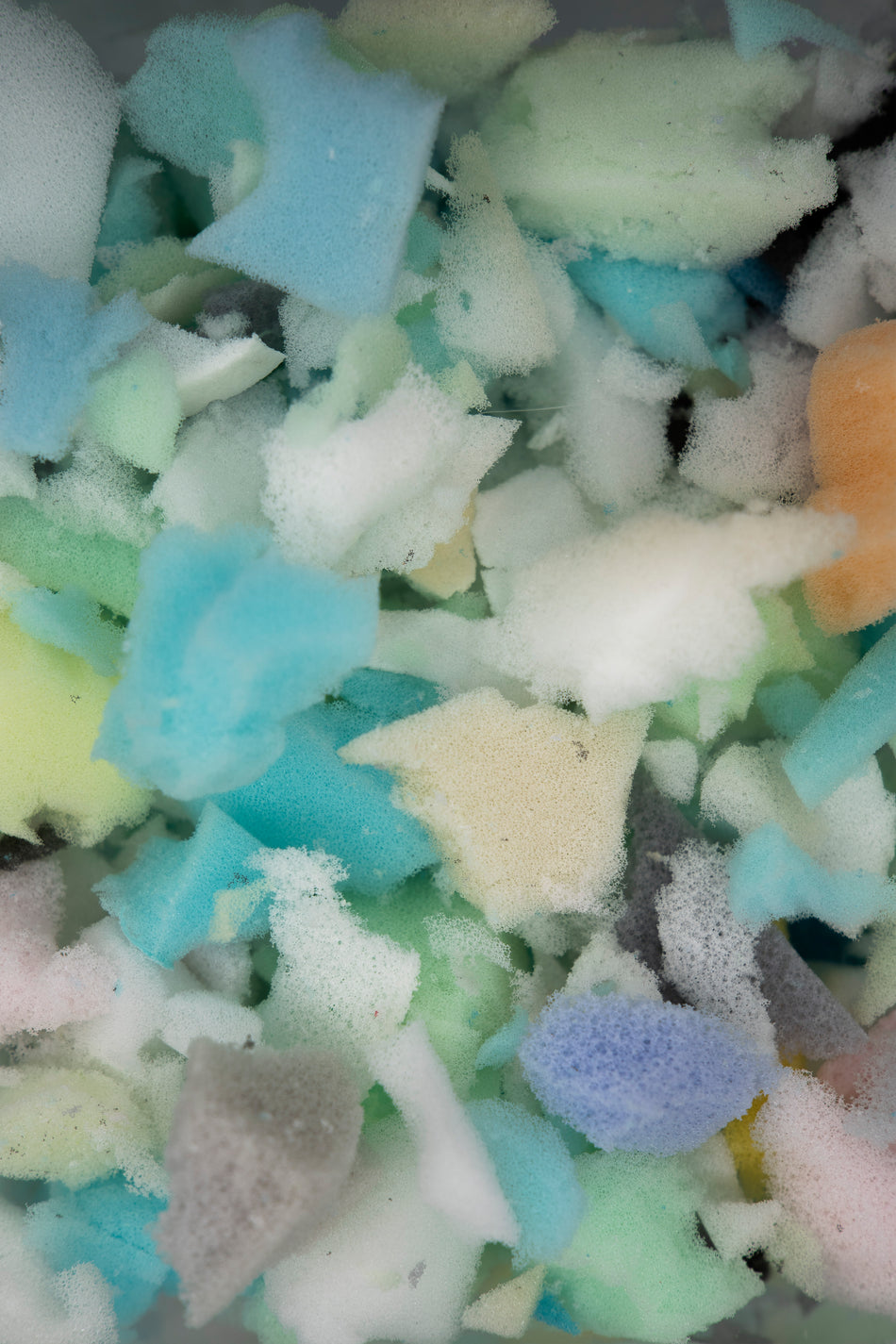 Relleno de gomaespuma picada – Ligereza y volumen para cojines, tapicería y embalajes